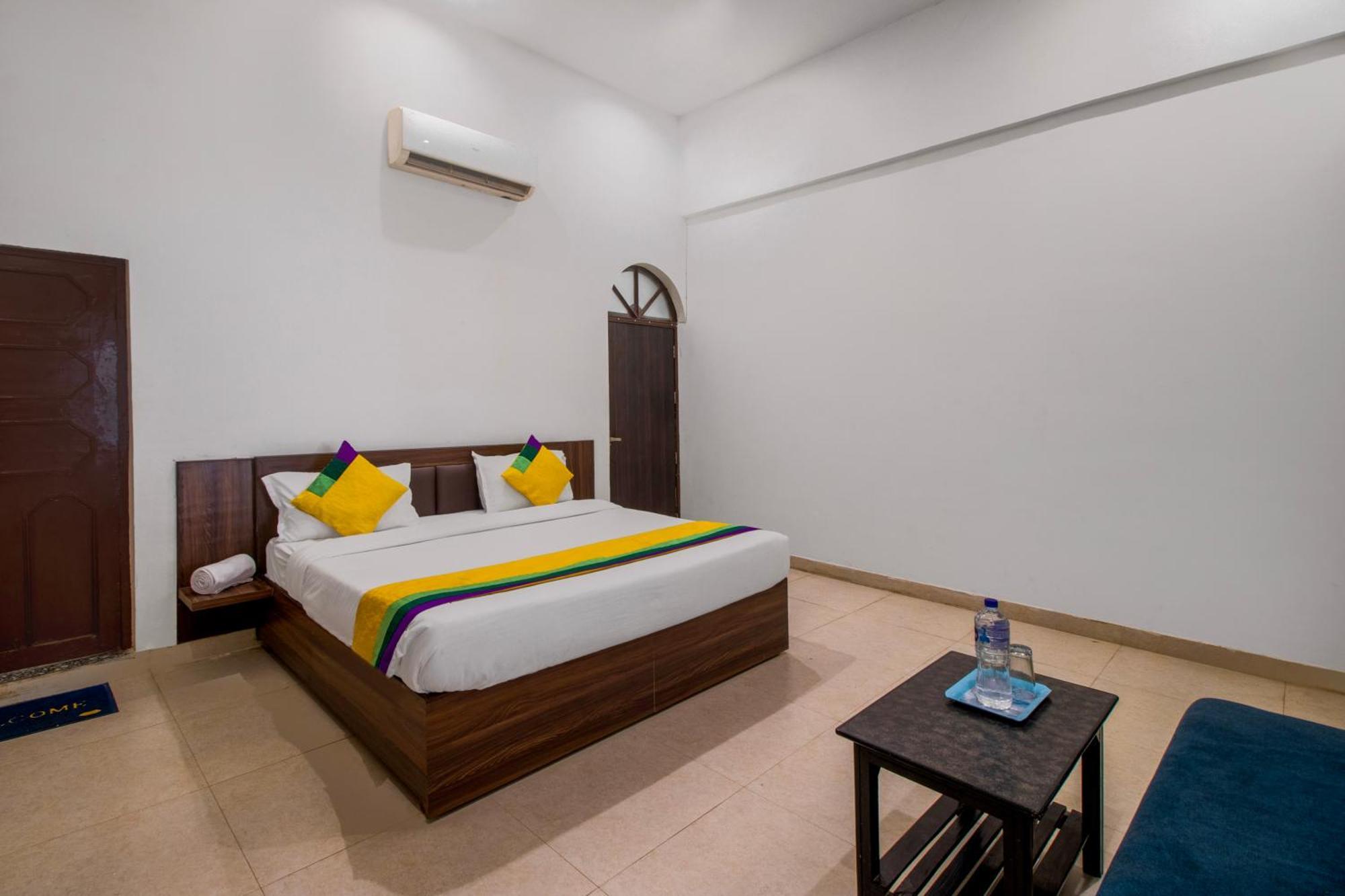 Hotel O Om Pushp Residency Mathura Kültér fotó