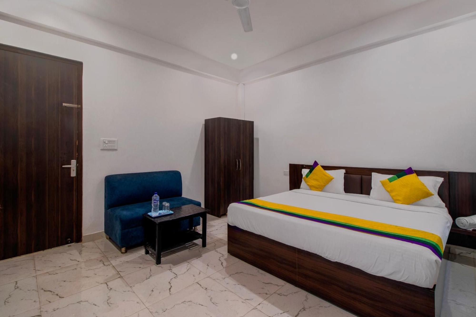 Hotel O Om Pushp Residency Mathura Kültér fotó