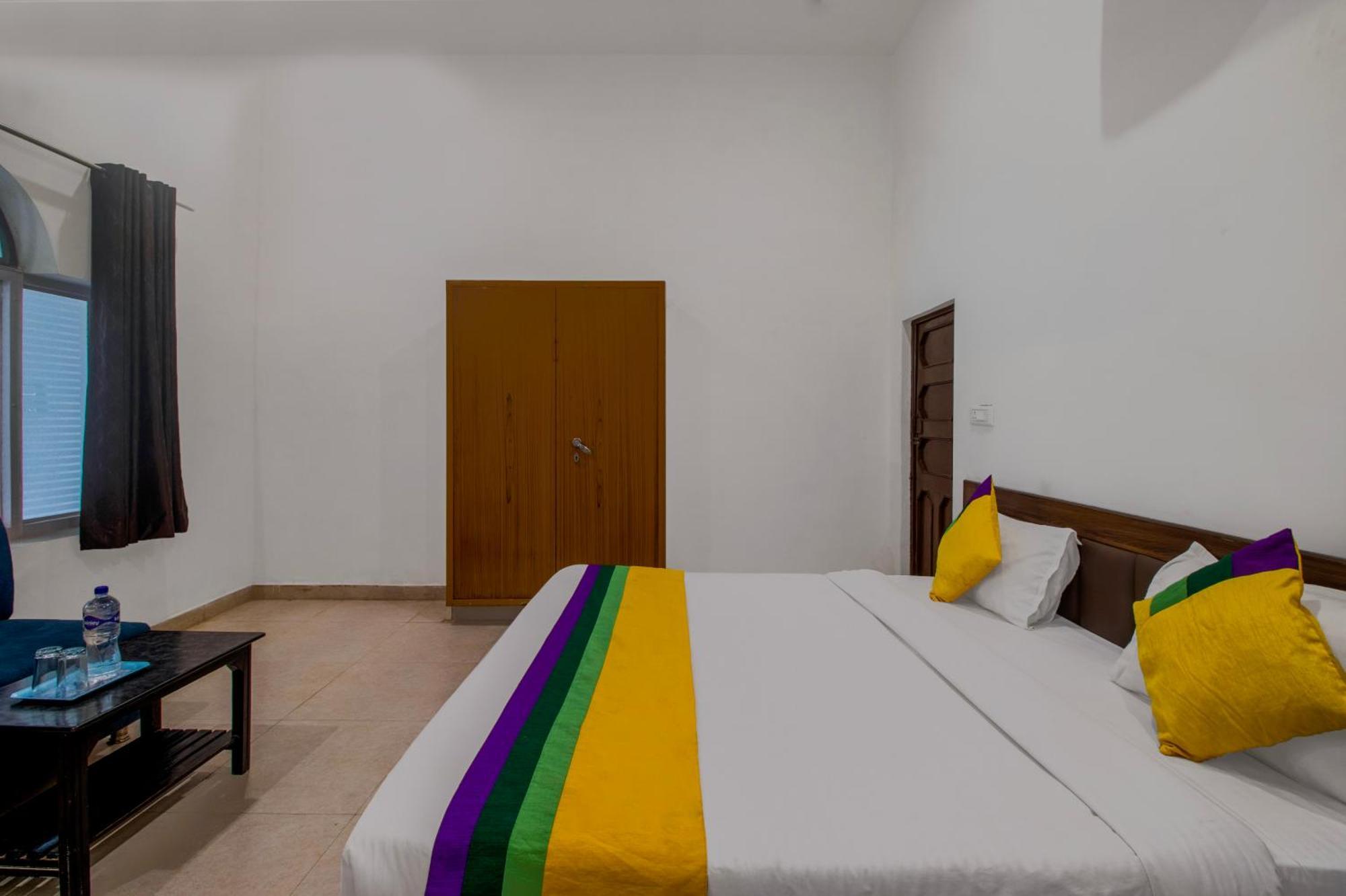 Hotel O Om Pushp Residency Mathura Kültér fotó
