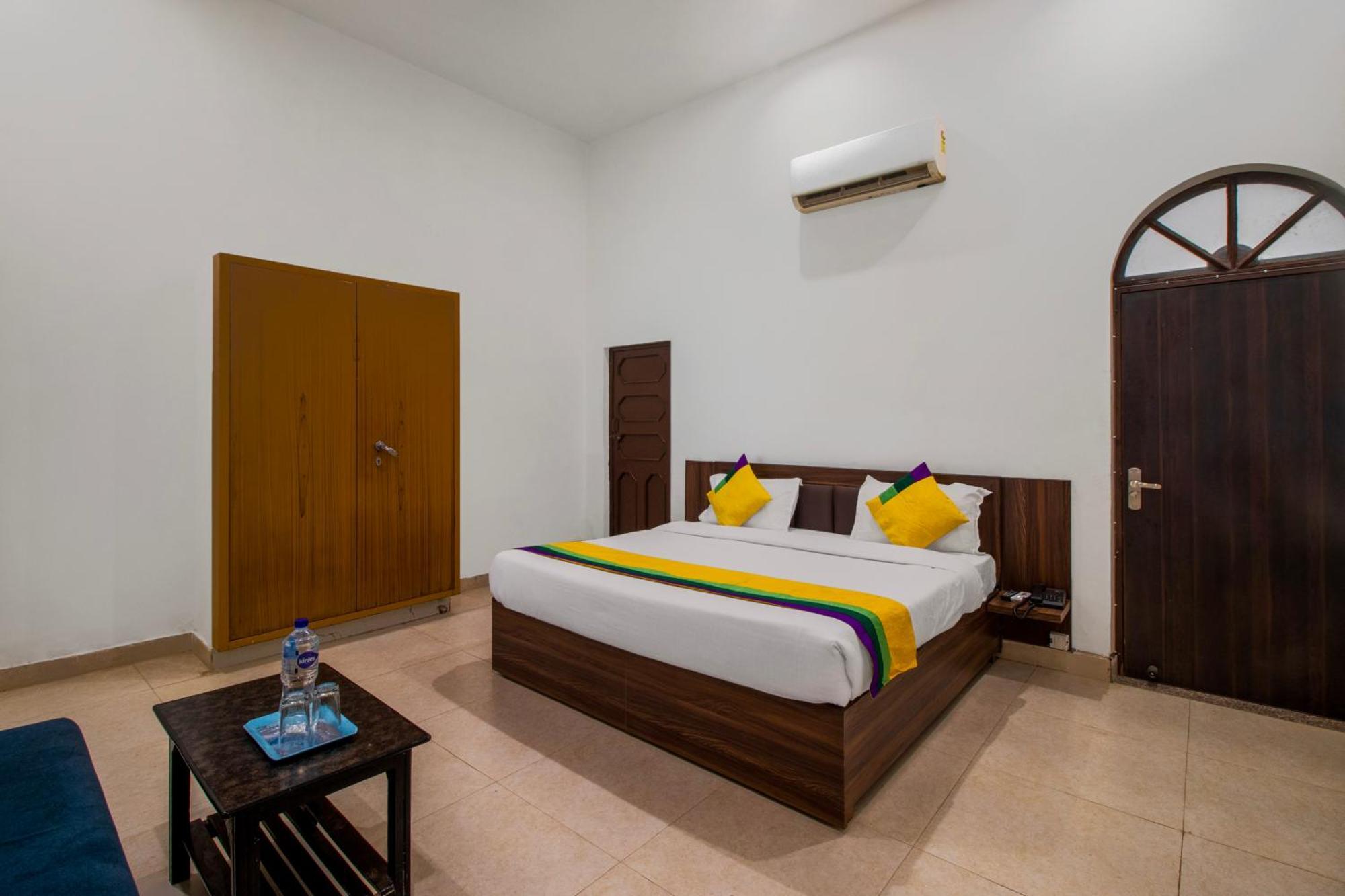 Hotel O Om Pushp Residency Mathura Kültér fotó