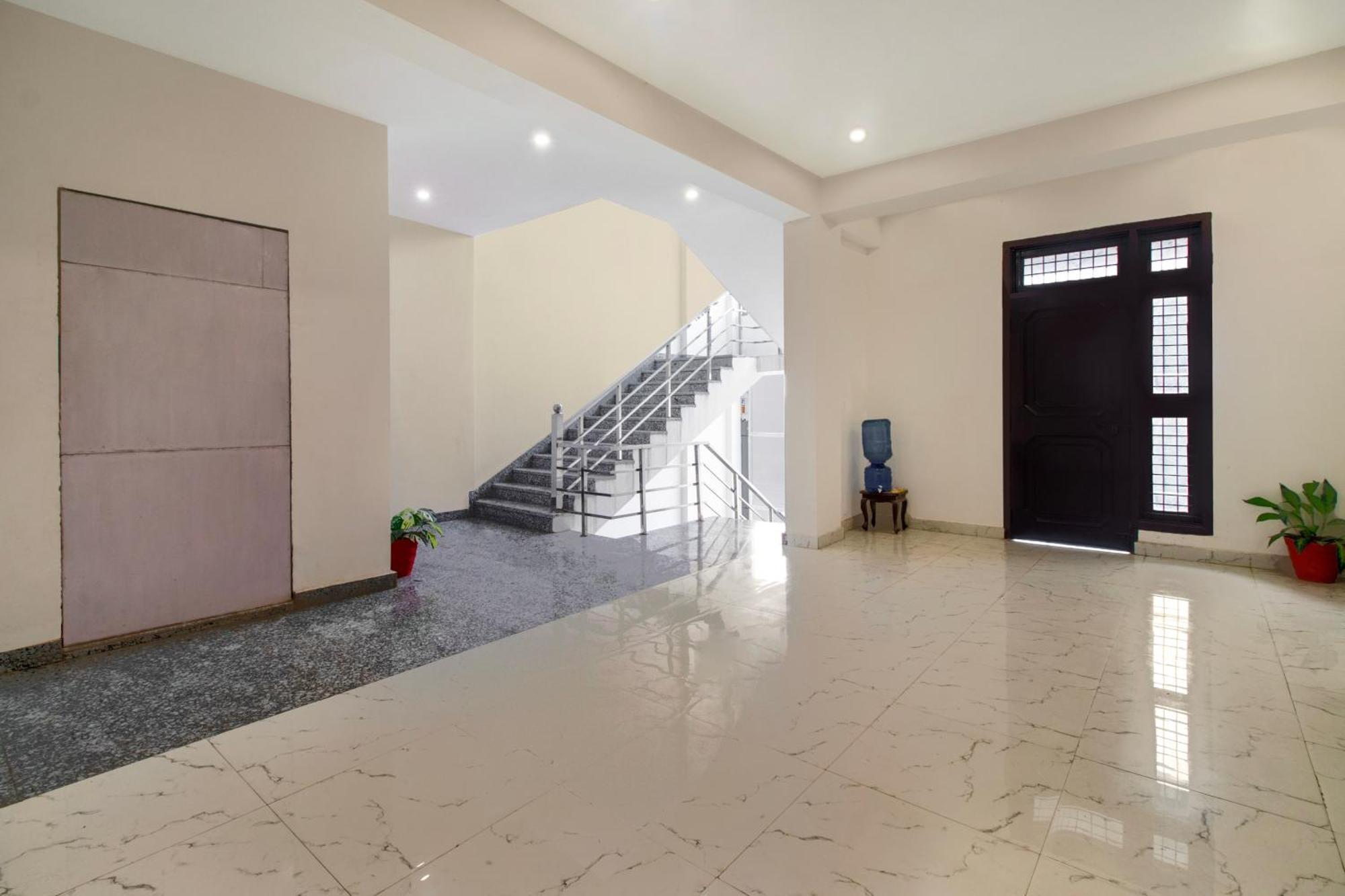 Hotel O Om Pushp Residency Mathura Kültér fotó