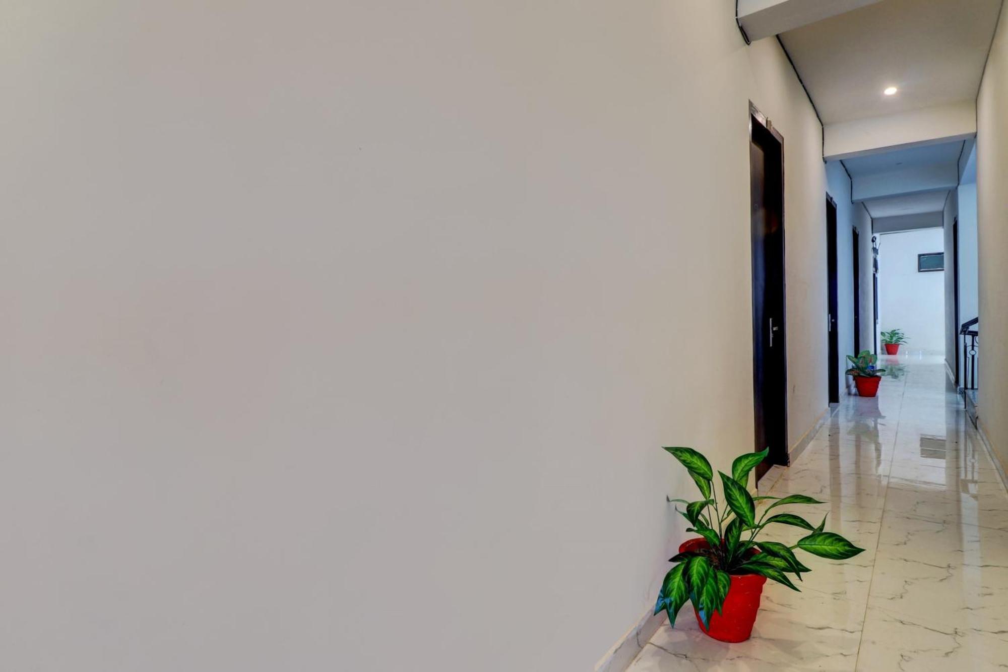 Hotel O Om Pushp Residency Mathura Kültér fotó