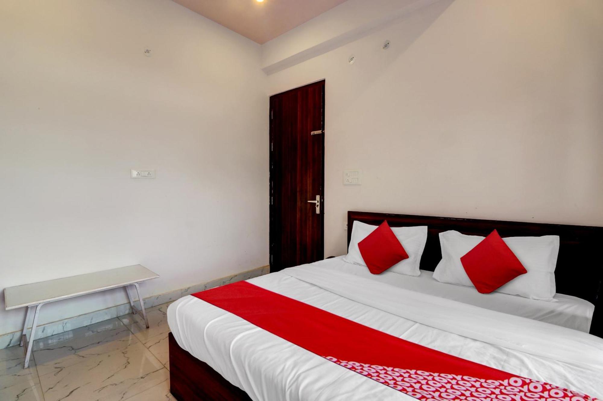 Hotel O Om Pushp Residency Mathura Kültér fotó