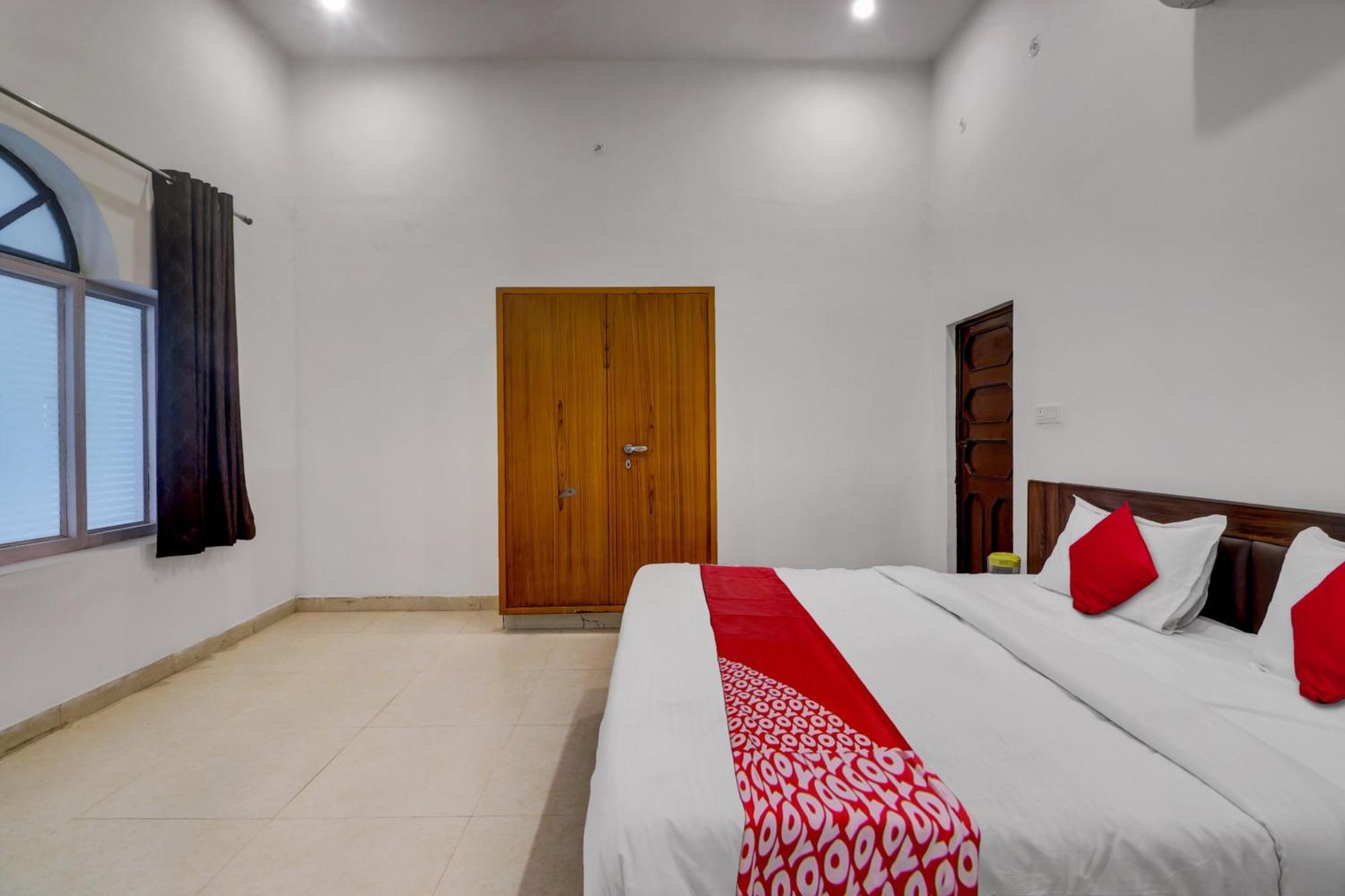 Hotel O Om Pushp Residency Mathura Kültér fotó