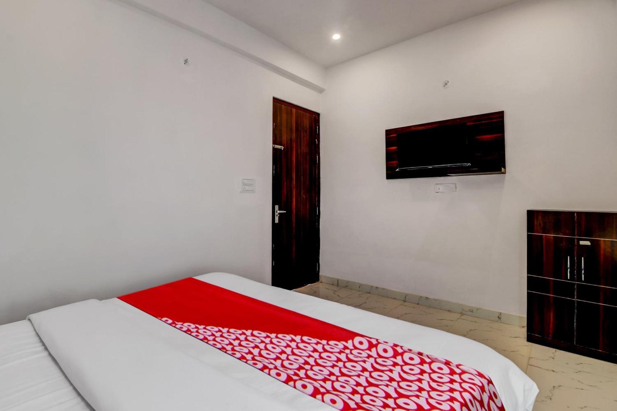 Hotel O Om Pushp Residency Mathura Kültér fotó