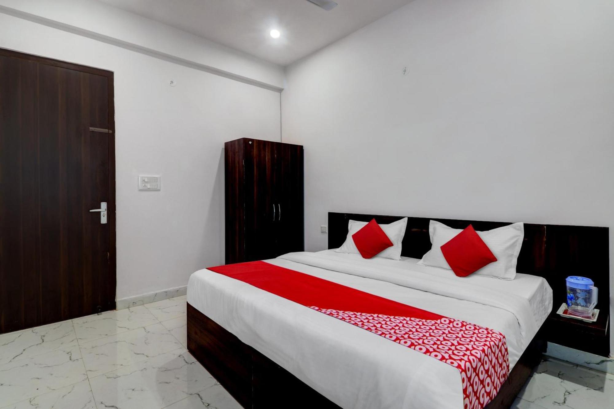 Hotel O Om Pushp Residency Mathura Kültér fotó