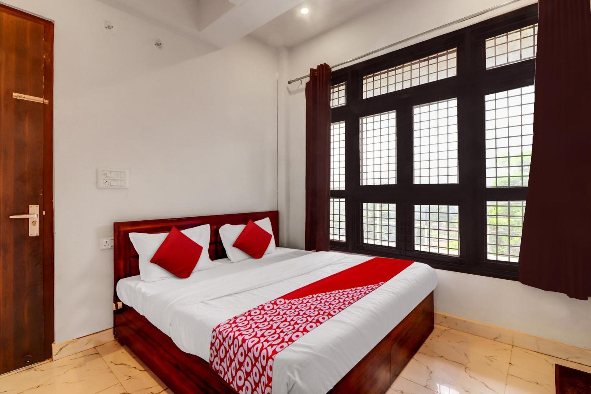 Hotel O Om Pushp Residency Mathura Kültér fotó